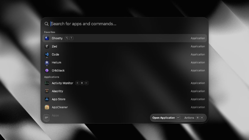 Tinycast: 原生 macOS 效率启动器• 基于 SwiftUI 和 AppKit 构建，覆盖应用启动、全局快捷键、窗口管理等高频桌面操作，内存占用控制在 100 MB 以内• 集成 Spotlight 文件搜索、剪贴板历史、计算器、Quicklinks 和 Snippets，适合把日常命令统一到一个入口• 可原生运行 Raycast extensions，并提供 AI Chat、Quick Actions 与 Raycast 配置导入能力，方便接入现有工作流