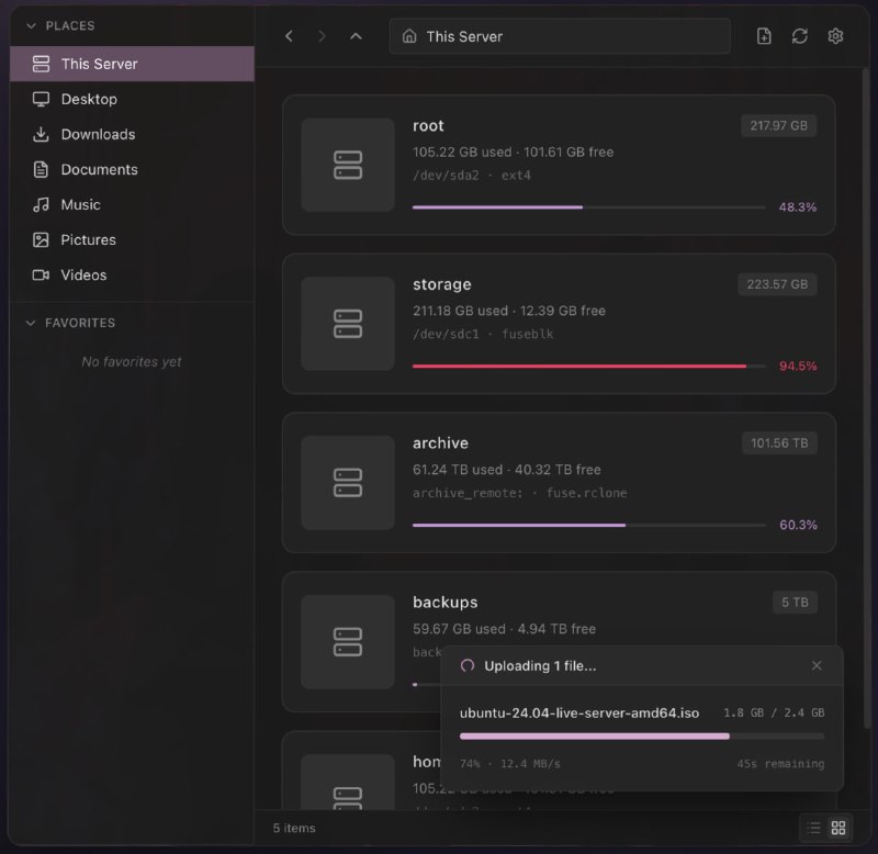 BoxBox: 面向 Linux 服务器与 Homelab 的高性能自托管文件管理器• 像本地文件夹一样管理 Linux 服务器文件，支持即时同步、分块传输和流畅的浏览体验• 浏览器内置 Monaco Editor，可直接编辑配置文件和代码，支持语法高亮、缩略图与查找替换• 原生支持 Docker 部署，同时提供音视频流媒体播放与文件预览，适合家庭实验室和裸金属服务器场景